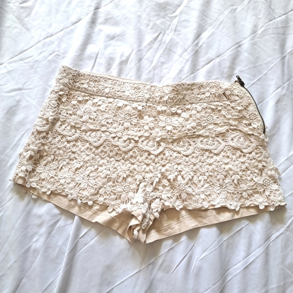 Zara | Beige lace layered women's cute short shorts - Picture 1 of 8
